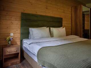 Курортные отели Apricot Aghveran Resort Агверан Улучшенный номер с кроватью размера «king-size»-1